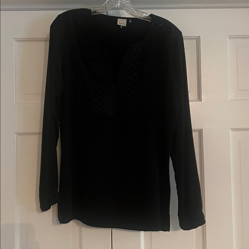 Ecru Black Top